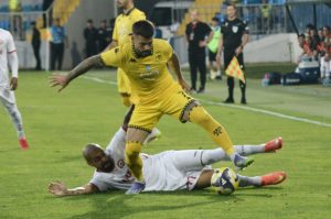 Πρώτο θέμα στο εξωτερικό ο (αναπάντεχος) τραυματισμός του Κάρλες Πέρεθ που ανήκει στον Άρη: Πώς συνέβη;
