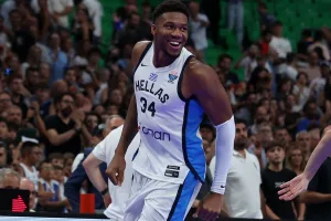 Greek Freak όνομα και πράγμα: Η απολαυστική (πρώτη φετινή) εμφάνιση του Γιάννη Αντετοκούνμπο (video)