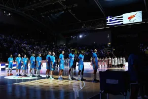 Συγκινητική στιγμή: Γράφτηκε ιστορία πριν το «Κύπρος-Ελλάδα» (video)