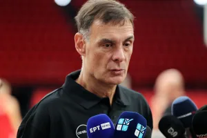 Ο Μπαρτζώκας μίλησε για το ενδεχόμενο απόκτησης παίκτη: «Μόνο τότε θα γίνει μεταγραφή»