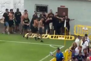 Σκηνές χάους: Άγρια επεισόδια μεταξύ των οπαδών της Λας Πάλμας και της Τενερίφης (video) 