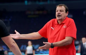 Έξαλλος ο Αταμάν, «πυρά» κατά της FIBA: «Πλέον πάμε στο φεγγάρι, είναι ώρα να προοδεύσει!» (video)