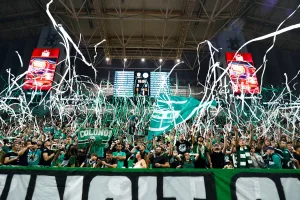 Οι φίλοι του Παναθηναϊκού έστειλαν μήνυμα αγάπης στο ΟΑΚΑ με ένα πανό (video)