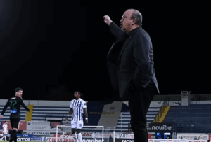 Πώς το «έζησε» ο Μπενίτεθ στο Περιστέρι: Όρθιος επί 90′ και συνεχείς οδηγίες! (video)