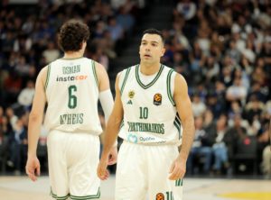 Κώστας Σλούκας ο… μαέστρος: Για να θυμούνται οι παλιοί και να μαθαίνουν οι καινούργιοι