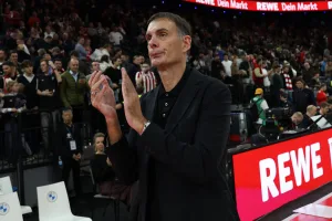 Ο Μπαρτζώκας αποθέωσε τους φίλους του Ολυμπιακού & μίλησε για την πρόοδο και την πίστη στην ομάδα