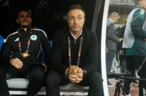 Τι διαφορετικό θέλει να δει ο Κόντης & πώς επιθυμεί να «σκέφτονται» οι ποδοσφαιριστές του