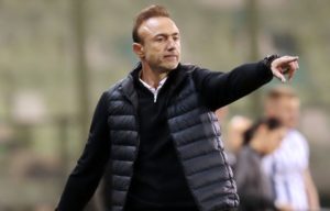 «Έδωσε» την είδηση ο Κόντης; Οι δηλώσεις, που «μεταφράζονται» με παραμονή και μετά τη διακοπή (video)