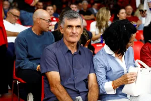 Ποιος ήρθε στο ΣΕΦ για να επαναφέρει την τάξη;