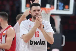 Ο Κώστας Παπανικολάου ρίχνει… ματιές σε ένα Top-5 της Euroleague!