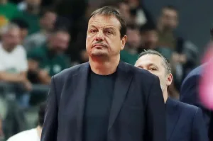 Ο Εργκίν Αταμάν τα… πήρε με τους παίκτες του, το έδειξε κι έπιασε