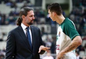 Ο Ντίνος Μήτογλου στις «παλιοσειρές» του Παναθηναϊκού: Ποιον πιάνει και ποιον… κοιτάζει;