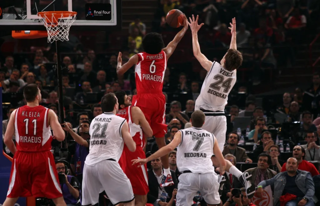 Το πιο iconic Ολυμπιακός Vs. Παρτιζάν είχε δράμα, σασπένς και έναν… απο μηχανής θεό (video)