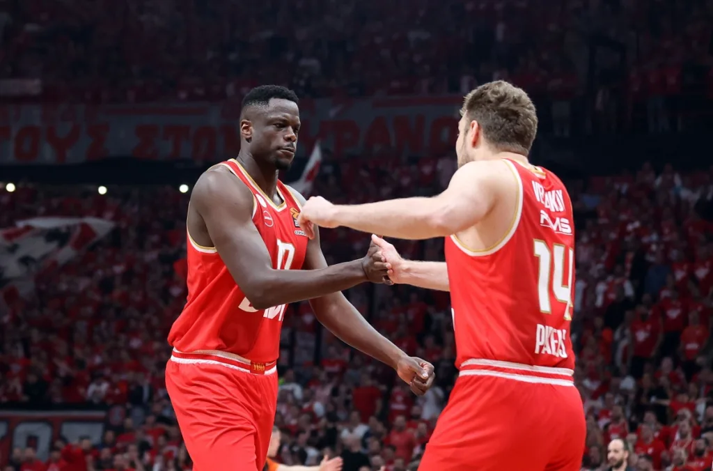 Ο Μουστάφα Φαλ λείπει πολύ στον Σάσα Βεζένκοφ και οι αριθμοί το δείχνουν