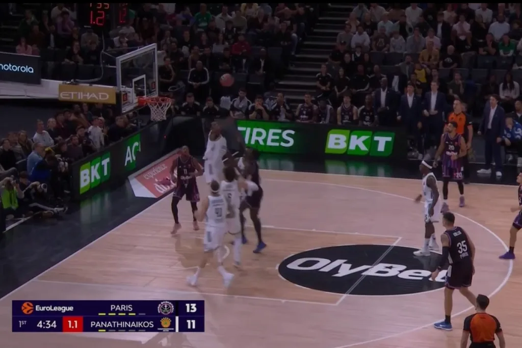 «Manimal» Φαρίντ όπως και να ‘χει: Ακόμα και με ένα παπούτσι (video)