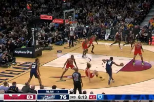 Τον… ξάπλωσε και θα το θυμάται για μια ζωή: ΑΔΙΑΝΟΗΤΟ crossover στο NBA (video)