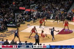 Τον… ξάπλωσε και θα το θυμάται για μια ζωή: ΑΔΙΑΝΟΗΤΟ crossover στο NBA (video)