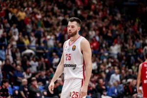 Ο Πίτερς «υπερασπίστηκε» τον Βεζένκοφ μέσω των Betarades και φέρθηκε… διπλωματικά για το μέλλον του (video)