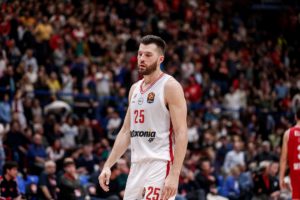 Ο Πίτερς «υπερασπίστηκε» τον Βεζένκοφ μέσω των Betarades και φέρθηκε… διπλωματικά για το μέλλον του (video)