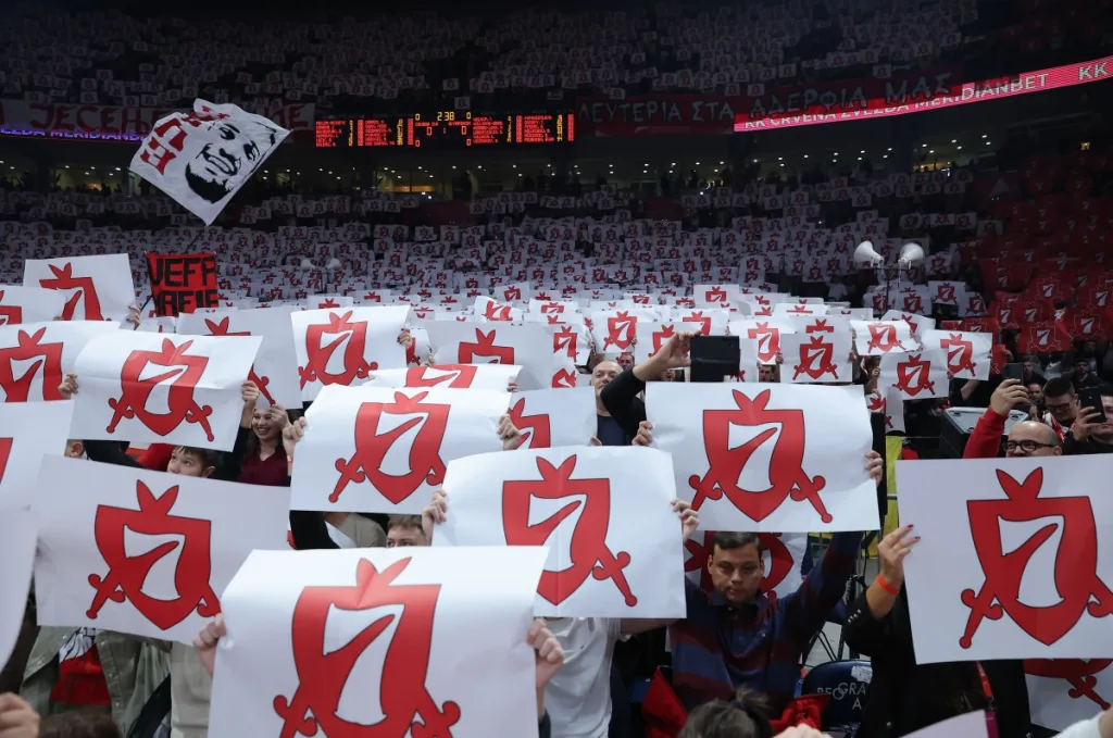 Ολυμπιακός & Ερυθρός Αστέρας «αδέρφια» 40 ετών: Πώς άρχισε ο δεσμός και πότε σφραγίστηκε;