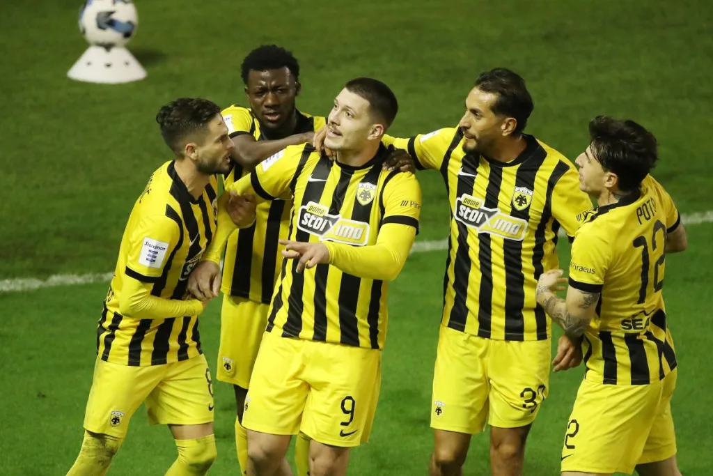 Η ΑΕΚ «έσπασε» την «κατάρα»: Πότε κέρδισε τελευταία φορά ΠΑΟΚ, Ολυμπιακό ή Παναθηναϊκό στο πρωτάθλημα