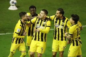 Η ΑΕΚ «έσπασε» την «κατάρα»: Πότε κέρδισε τελευταία φορά ΠΑΟΚ, Ολυμπιακό ή Παναθηναϊκό στο πρωτάθλημα