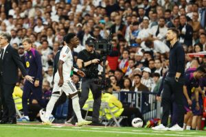 H Ρεάλ σε «κρίση»: O Βινίσιους δεν δέχεται ανανέωση, «ψυχρές» οι σχέσεις του Αλόνσο με τους παίκτες του