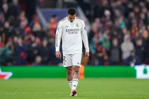 Από τον Φαν Ντάικ έως την τοιχογραφία: Ο Άρνολντ «έμαθε» πόσο αφιλόξενο είναι το Άνφιλντ πια (video)