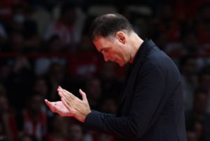 Ποιον παίκτη κατονόμασε ο Μπαρτζώκας για τα όσα έκανε στις κομβικές φάσεις στο Ολυμπιακός – Παρί