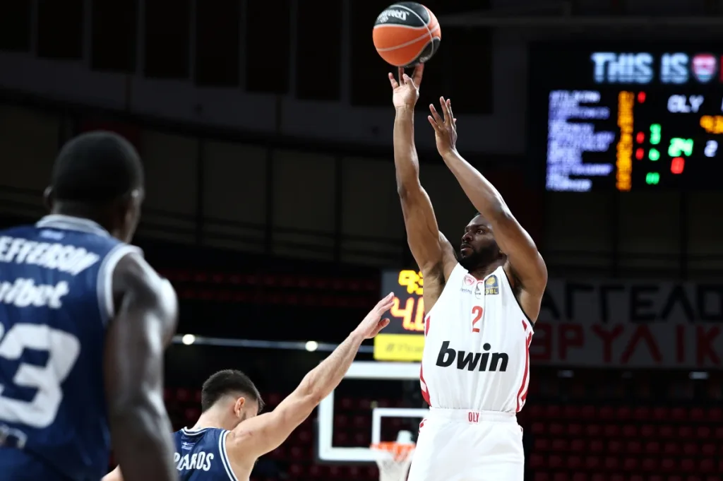 Τον… σταύρωσαν για να μην τον ματιάσουν: Ο Έβανς το «έσταξε» κι ο κόσμος «είπε» αμήν (video)