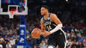 Ατάκα με… νόημα: Γιατί ο Γιάννης Αντετοκούνμπο αφιέρωσε ένα τρίποντο σε συγκεκριμένο πρόσωπο;