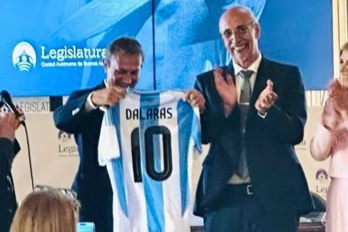 Γιώργος Νταλάρας