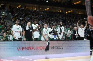 Πρώην «πράσινος» επέστρεψε από τη σύνταξη κι είναι σαν να μην έλειψε ποτέ (video)