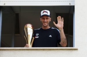 Η μικρή αλλά ΜΕΓΑΛΗ κίνηση του Λούκα Μπάνκι με τον μαχητή Πολονάρα