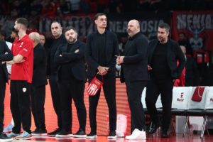 Μήνυμα στήριξης από τον κόσμο του Ολυμπιακό στον Γιώργο Μπαρτζώκα (video)