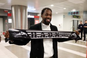 Σαν να μην πέρασε μια μέρα: Το κοινό πρόσωπο στο ελληνικό στόρυ του Πάτρικ Μπέβερλι με την Ελλάδα