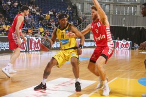 Σερί ήταν και πάει: Πρώην παίκτης του Άρη έσπασε ρεκόρ 1463 ημερών (video)