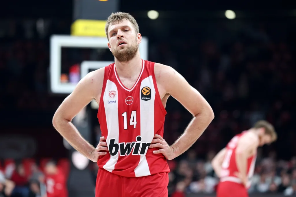 Ο Ολυμπιακός γύρισε επτά χρόνια πίσω με την σχεδόν κατοστάρα από τη Βαλένθια