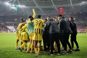 Πώς «κλειδώνει» η ΑΕΚ την 8άδα στην τελευταία αγωνιστική του Conference League