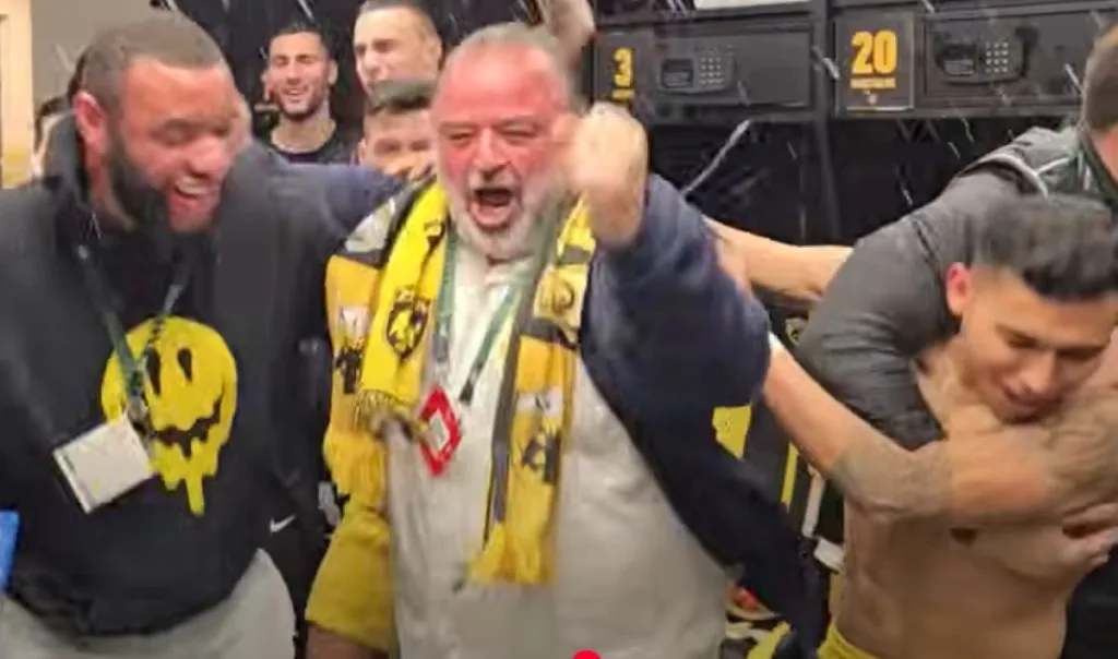 Απίστευτες εικόνες στα αποδυτήρια της ΑΕΚ, νέο και μεγάλο πριμ από τον Ηλιόπουλο! (video)