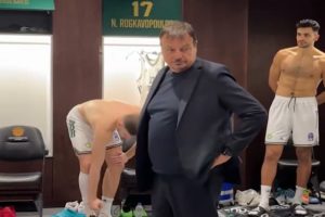 O Αταμάν πέταξε «σπόντα», μετά το μπουγέλο: «Βρέχει και εδώ; Νόμιζα μόνο στο ΣΕΦ υπάρχει αυτό το πρόβλημα» (video)