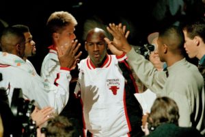 Όταν ο Μάικλ Τζόρνταν έπαιξε ως «ο κανένας» με άλλο νούμερο στην πλάτη (video)