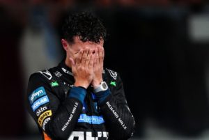 Ο Νόρις γιόρτασε το πρωτάθλημα της F1, μαζί με τη μητέρα του & έναν… μοναδικό πανηγυρισμό! (video)