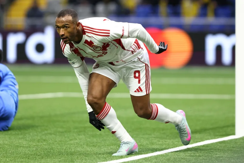 Ο Ελ Κααμπί απείλησε, αλλά ο τερματοφύλακας της Καϊράτ είναι «ζεστός» (video)