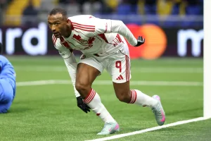 Ο Ελ Κααμπί απείλησε, αλλά ο τερματοφύλακας της Καϊράτ είναι «ζεστός» (video)