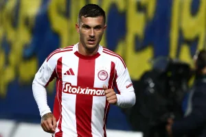 Στα χαφ οι Μουζακίτης & Έσε, «μέσα» ο Στρεφέτσα: Η ενδεκάδα του Ολυμπιακού για το ματς με τον ΟΦΗ