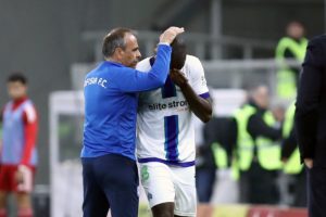 Το «αντίο» του Τεττέη: «Λύγισε» μετά την αλλαγή του στο Ολυμπιακός – Κηφισιά (video)