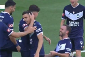 Στιγμή… ζωής για τον Νίκο Βέργο: Έκανε χατ-τρικ και ο Μάτα του «γυάλισε» το παπούτσι! (video)