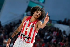 Μεγάλο «πλήγμα» για τον Ολυμπιακό: Ποια ματς «χάνει» ο Γουόρντ & πότε αναμένεται η επιστροφή του