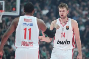 Ο συνηθισμένος Βεζένκοφ «τρέλανε» συμπαίκτη του με την απόδοσή του κόντρα στην Εφές